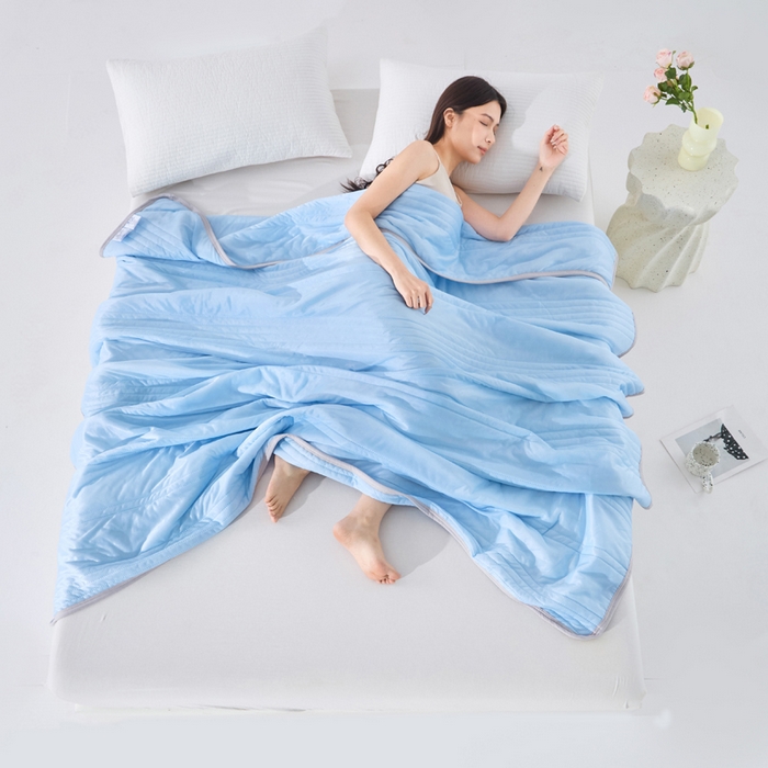 91家纺网 家纺一手货源 找家纺 丝薇雅 2025新款凉感丝夏被冰淇淋夏凉被 条纹天蓝