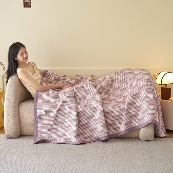 91家纺网 家纺一手货源 找家纺 棠薇家纺  2025新款北欧风盖毯毛巾被 素练浮光紫