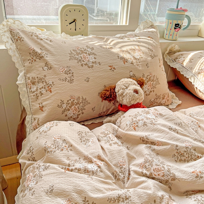 91家纺网 家纺一手货源 找家纺 仟网汇 2025新款云感皱皱双层纱全棉花边四件套 可颂