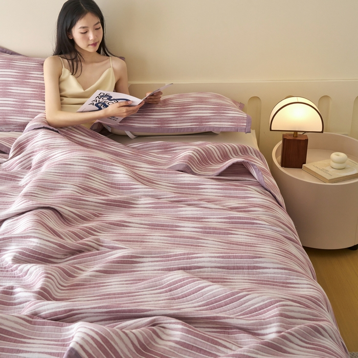 91家纺网 家纺一手货源 找家纺 棠薇家纺  2025新款北欧风盖毯毛巾被 素练浮光紫