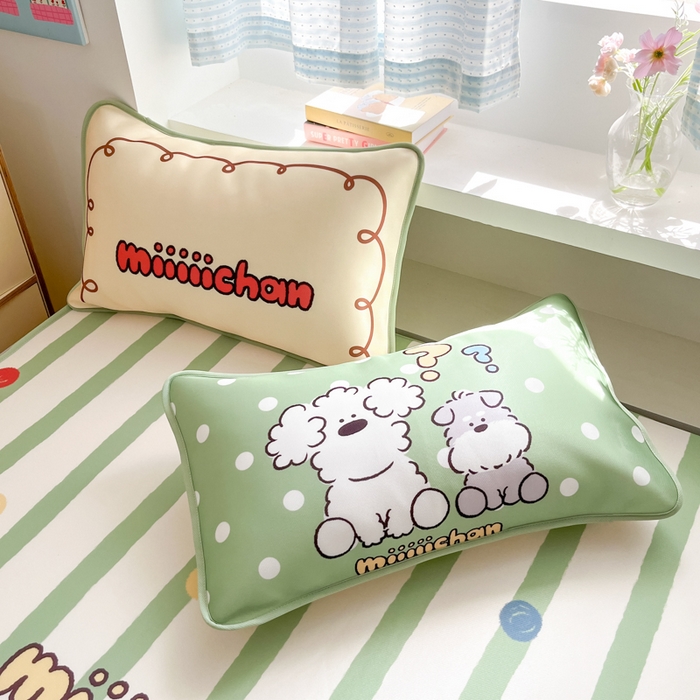 91家纺网 家纺一手货源 找家纺 金爱家  2025新款正版授权miiiiichan可爱卡通大版数码印花A类1200D冰感丝凉感席冰丝三件套平铺床笠系列 绿彩色波点狗