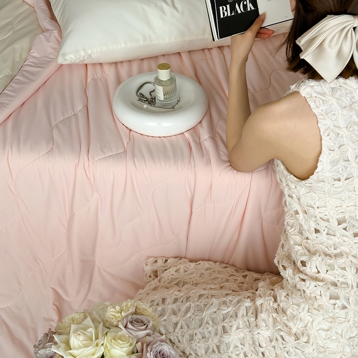 91家纺网 家纺一手货源 找家纺 时年家纺 2025新款升级版180克高定即刻凉感夏被 奶油粉