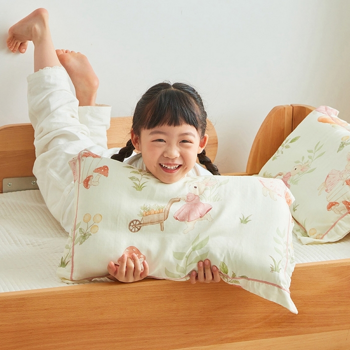 91家纺网 家纺一手货源 找家纺 嗨生活2025新款天竹系列A类竹纤维四层纱枕套 儿童枕套 幼儿园枕套 田野兔子