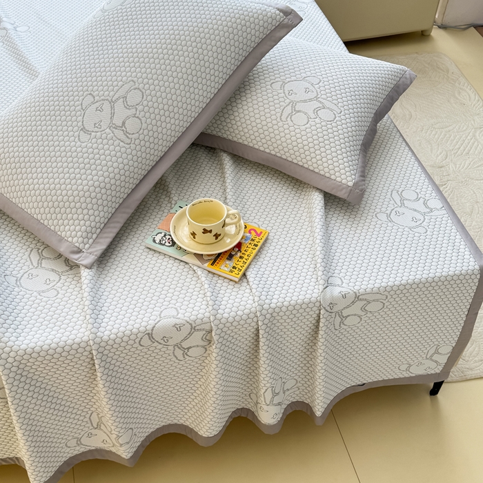 91家纺网 家纺一手货源 找家纺 999家纺   2025新款凉感提花冰豆豆凉席三件套 冰块熊-灰（凉席款）