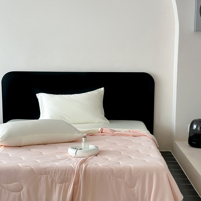 91家纺网 家纺一手货源 找家纺 时年家纺 2025新款升级版180克高定即刻凉感夏被 奶油粉