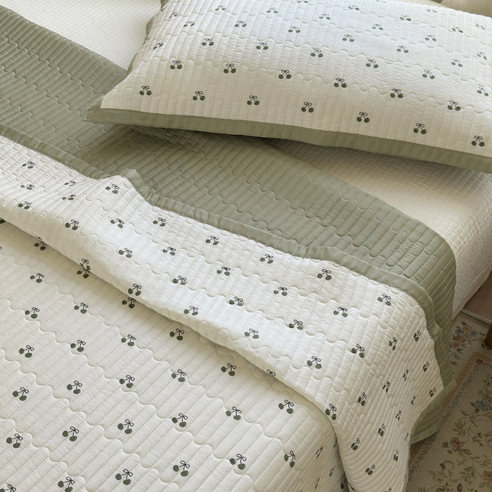 91家纺网 家纺一手货源 找家纺 美优兰 2025春夏新款双面天丝高温砂洗床盖 元气樱桃绿