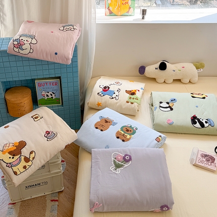 91家纺网 家纺一手货源 找家纺 （总）TT.one 塔塔家居 TT.one 塔塔家居 TT.one 塔塔家居 2025新款全棉双层纱毛巾绣萌宠系列夏被