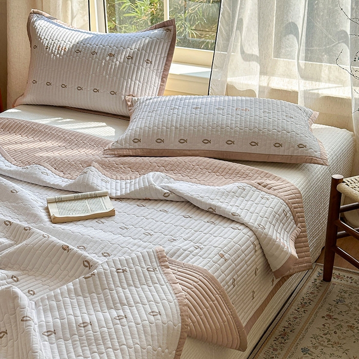 91家纺网 家纺一手货源 找家纺 美优兰 2025春夏新款双面天丝高温砂洗床盖 年年有余