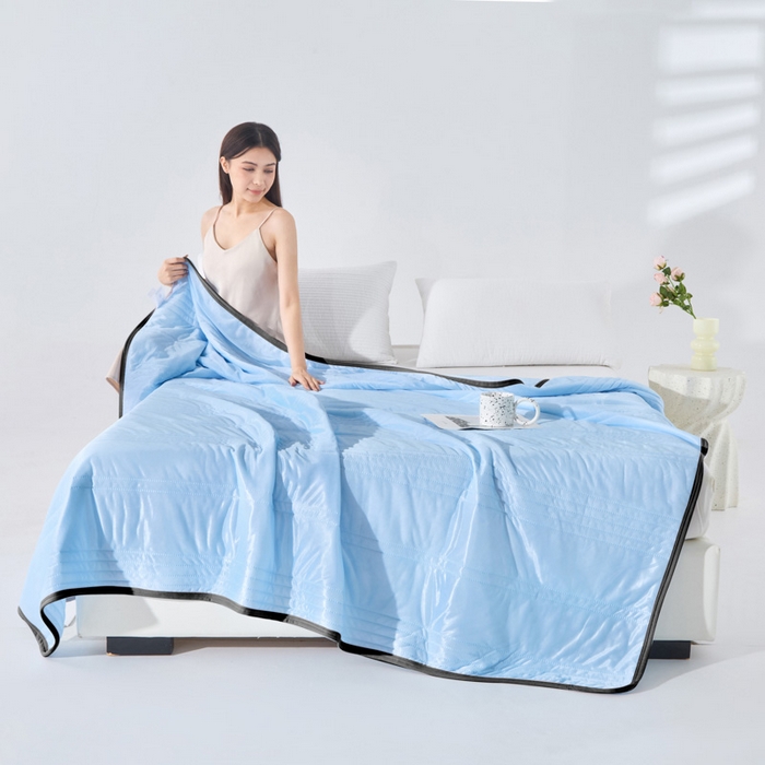 91家纺网 家纺一手货源 找家纺 丝薇雅 2025新款凉感丝夏被冰淇淋夏凉被 黑边-条纹天蓝