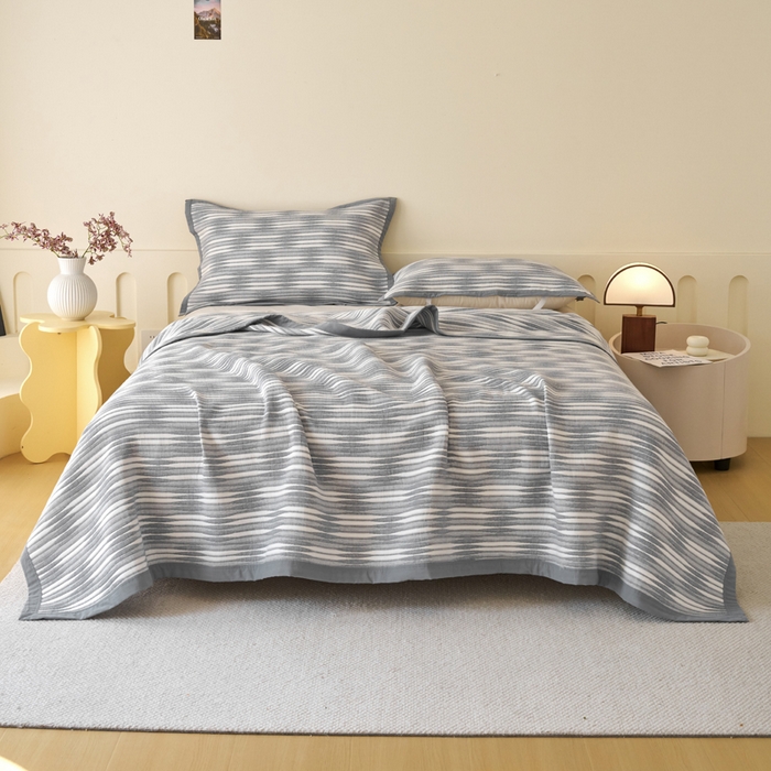 91家纺网 家纺一手货源 找家纺 棠薇家纺  2025新款北欧风盖毯毛巾被 素练浮光灰