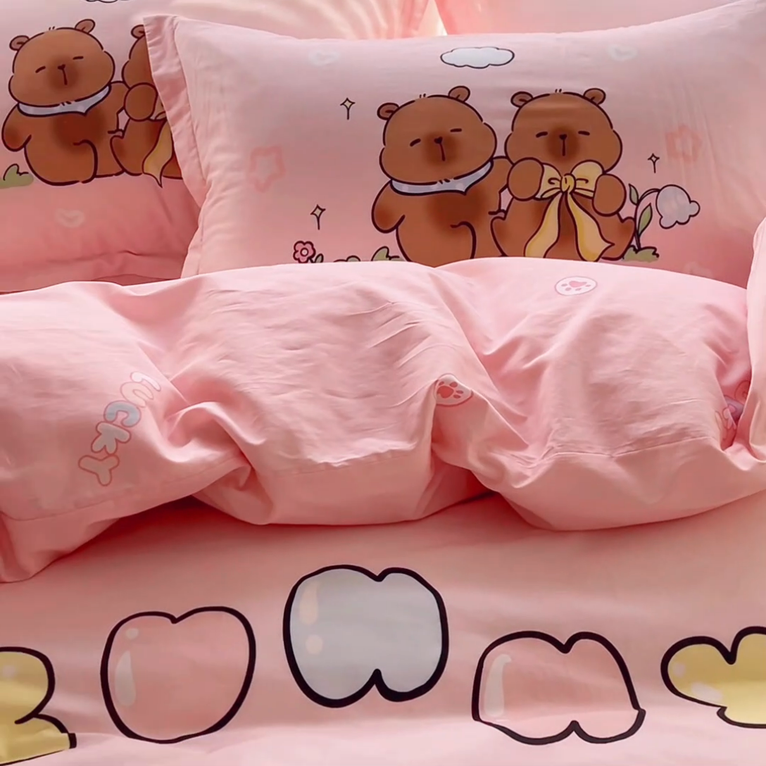 91家纺网 家纺一手货源 找家纺 2025新款原创设计卡皮巴拉全棉四件套-有作品登记证书 阳光巴拉