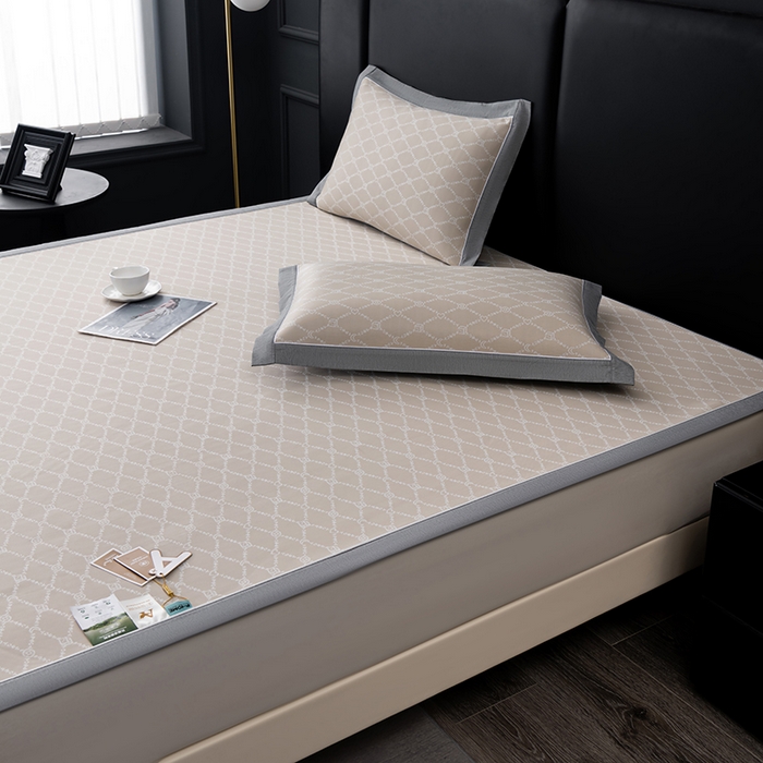 91家纺网 家纺一手货源 找家纺 小牛席业 2025新款轻奢风凉感冰丝席-月亮爱心系列 香槟