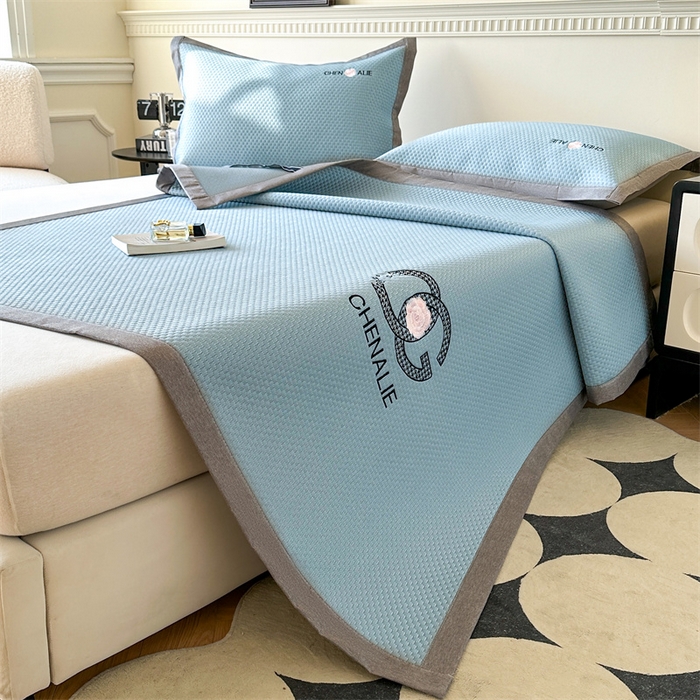 91家纺网 家纺一手货源 找家纺 启程家纺 2025春夏新款冰豆豆凉席刺绣款复合三明治三件套 小香风-蓝