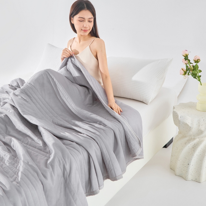 91家纺网 家纺一手货源 找家纺 丝薇雅 2025新款凉感丝夏被冰淇淋夏凉被 条纹灰色