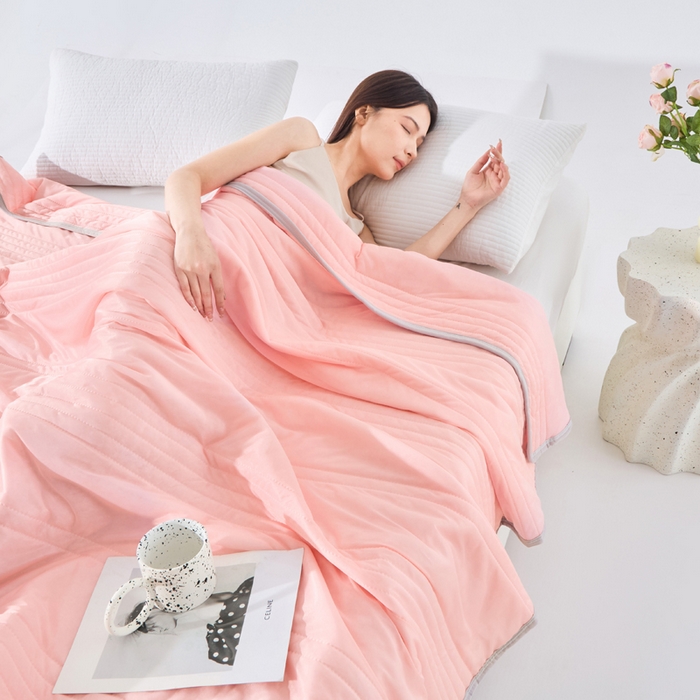 91家纺网 家纺一手货源 找家纺 丝薇雅 2025新款凉感丝夏被冰淇淋夏凉被 条纹玉色