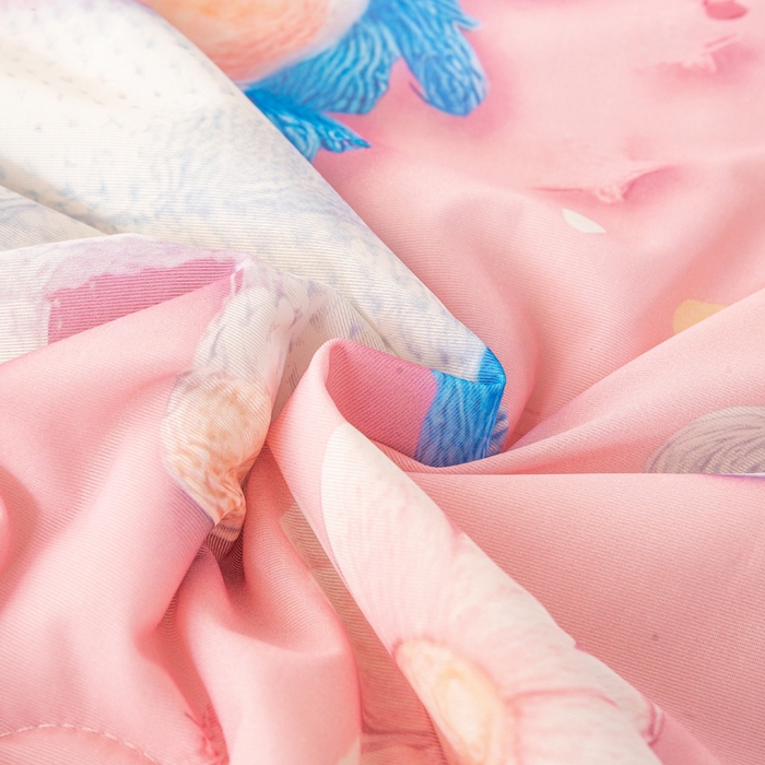 91家纺网 家纺一手货源 找家纺  居易简 2025新款5D夏被空调被A类云母仿锦氨凉感丝夏凉被 粉色独角兽