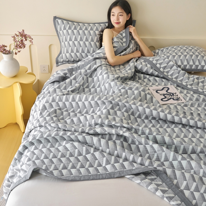 91家纺网 家纺一手货源 找家纺 棠薇家纺  2025新款北欧风盖毯毛巾被 菱格灰