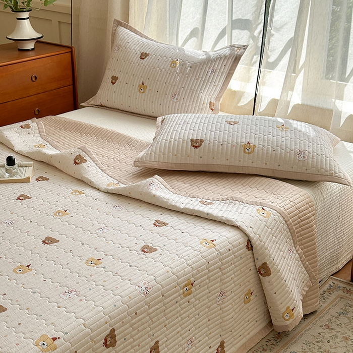 91家纺网 家纺一手货源 找家纺 美优兰 2025春夏新款双面天丝高温砂洗床盖 小熊礼物