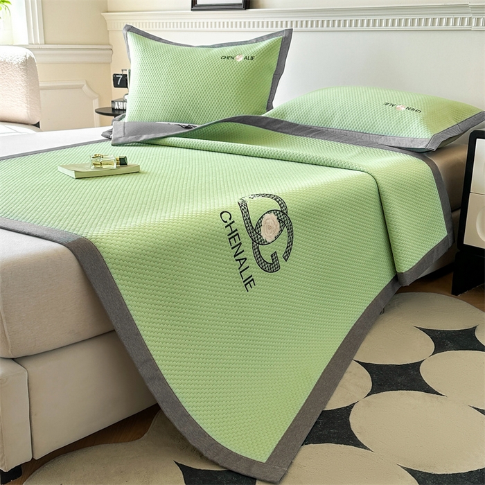 91家纺网 家纺一手货源 找家纺 启程家纺 2025春夏新款冰豆豆凉席刺绣款复合三明治三件套 小香风-绿