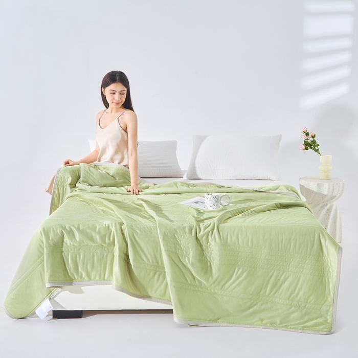 91家纺网 家纺一手货源 找家纺 丝薇雅 2025新款凉感丝夏被冰淇淋夏凉被 条纹果绿