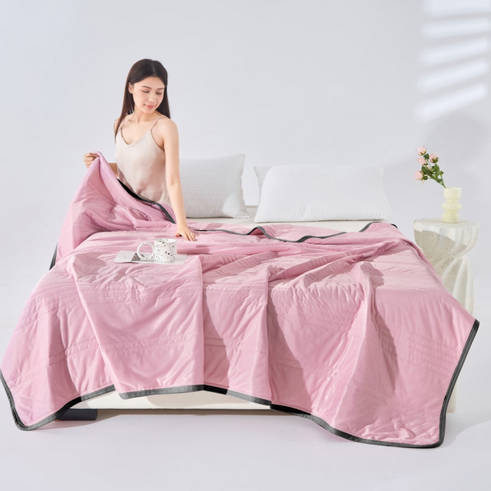 91家纺网 家纺一手货源 找家纺 丝薇雅 2025新款凉感丝夏被冰淇淋夏凉被 黑边-条纹粉色