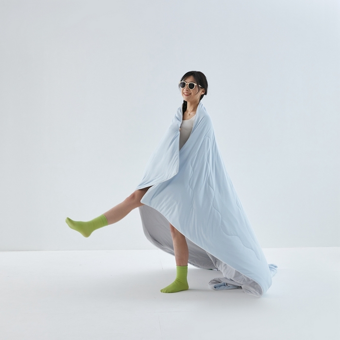 91家纺网 家纺一手货源 找家纺 2025春夏新款A类母婴级西瓜啵啵凉感被锦氨夏凉被空调被 天空蓝+轻奢灰