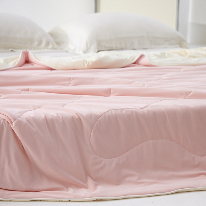 91家纺网 家纺一手货源 找家纺 2025春夏新款A类母婴级西瓜啵啵凉感被锦氨夏凉被空调被 蜜桃粉+淡雅黄