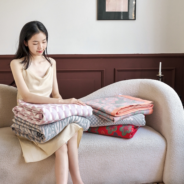 91家纺网 家纺一手货源 找家纺 棠薇家纺  2025新款北欧风盖毯毛巾被 叠拍