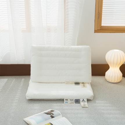 91家纺网 家纺一手货源 找家纺 麦肯锡2025新款国际婴幼儿级A类无荧光 无甲醛低平亲子枕 学生款40×60受压高度：4cm