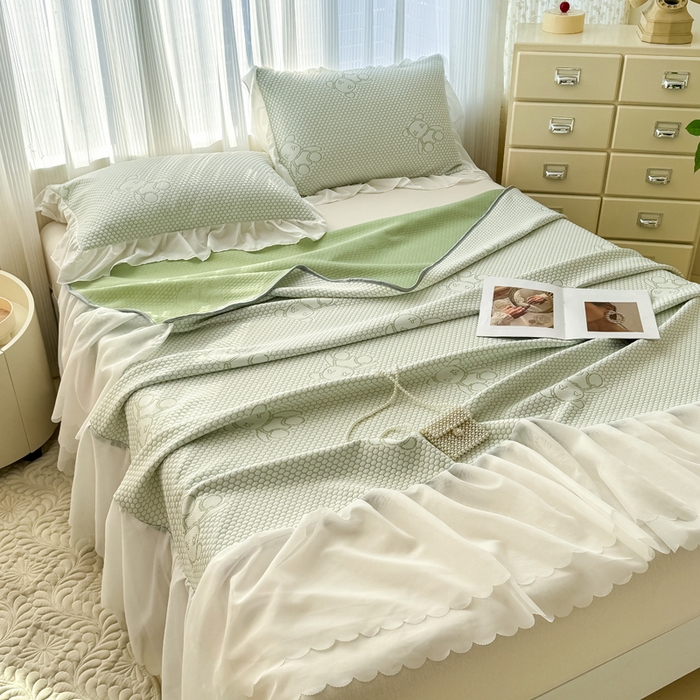 91家纺网 家纺一手货源 找家纺 999家纺   2025新款凉感提花冰豆豆凉席三件套 冰块熊-绿（床盖款）
