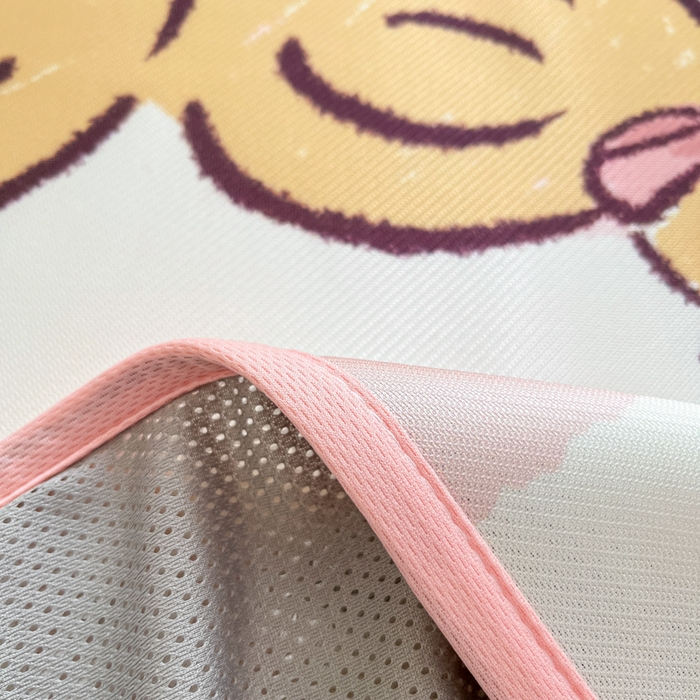 91家纺网 家纺一手货源 找家纺 金爱家  2025新款正版授权miiiiichan可爱卡通大版数码印花A类1200D冰感丝凉感席冰丝三件套平铺床笠系列 可爱莉莉