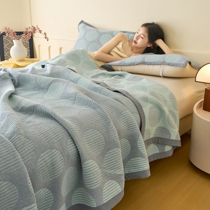 91家纺网 家纺一手货源 找家纺 棠薇家纺  2025新款北欧风盖毯毛巾被 圆点生活