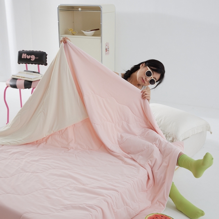 91家纺网 家纺一手货源 找家纺 2025春夏新款A类母婴级西瓜啵啵凉感被锦氨夏凉被空调被 蜜桃粉+淡雅黄