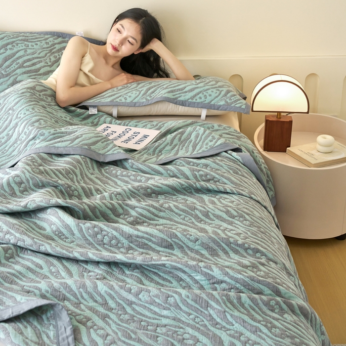 91家纺网 家纺一手货源 找家纺 棠薇家纺  2025新款北欧风盖毯毛巾被 木影湖灰