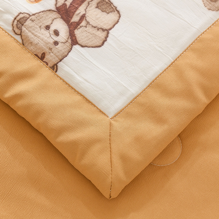 91家纺网 家纺一手货源 找家纺 红日子纺织品 2025新款棉麻夏被四件套 蛋糕小熊