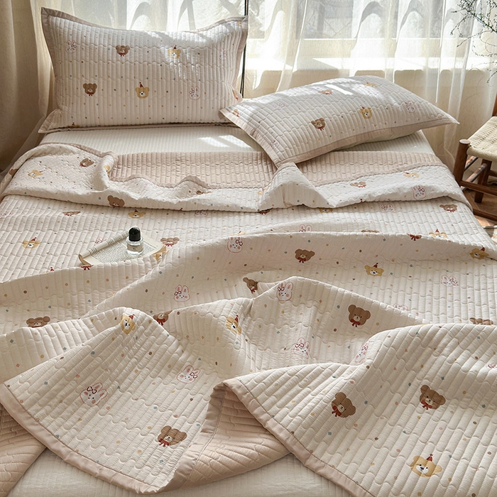 91家纺网 家纺一手货源 找家纺 美优兰 2025春夏新款双面天丝高温砂洗床盖 小熊礼物