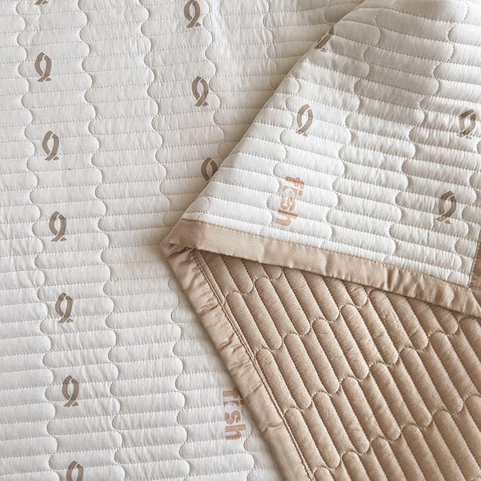 91家纺网 家纺一手货源 找家纺 美优兰 2025春夏新款双面天丝高温砂洗床盖 年年有余