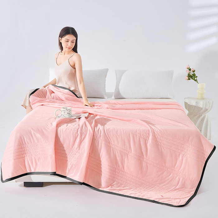 91家纺网 家纺一手货源 找家纺 丝薇雅 2025新款凉感丝夏被冰淇淋夏凉被 黑边-玉色