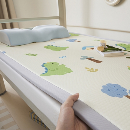 川悦生活 2025新款数码印花冰豆豆凉席床垫-学生床 小物恐龙