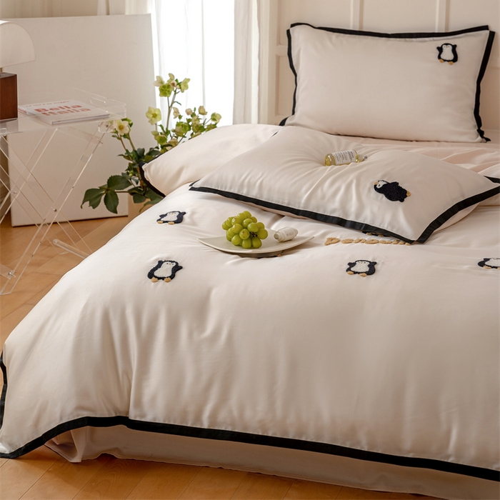 91家纺网 家纺一手货源 找家纺 FORTWO家纺原创设计（FOR TWO家纺） 2025新款60支兰精天丝毛巾绣四件套-断角款 企鹅