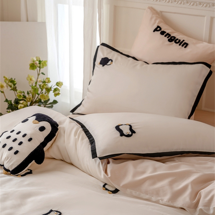 91家纺网 家纺一手货源 找家纺 FORTWO家纺原创设计（FOR TWO家纺） 2025新款60支兰精天丝毛巾绣四件套-断角款 企鹅