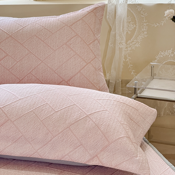 91家纺网 家纺一手货源 找家纺 棉生活家纺 2025新款高端款冰离子超软按摩凉席 方格-粉-床笠款