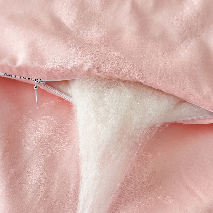 91家纺网 家纺一手货源 找家纺 茧羽世家 2025新款全棉软糯亲肤提花蚕丝夏被 如意 提花 粉