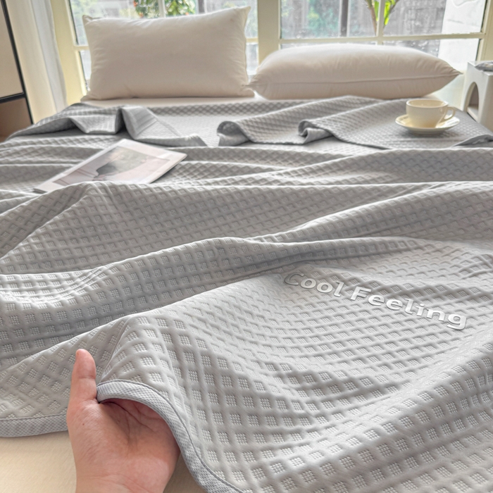 91家纺网 家纺一手货源 找家纺 阿牛席业 2025春夏新款双面云母夏被夏凉被空调被 沐夏-雪山灰