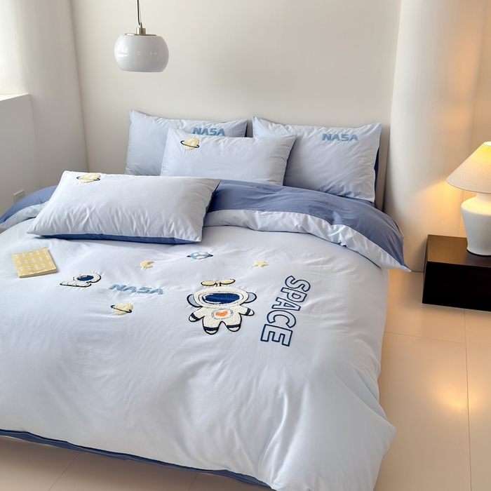 91家纺网 家纺一手货源 找家纺 锦觅家纺 2025新款卡通小清新毛巾绣全棉纯棉四件套（大版定位花型） 小宇航员