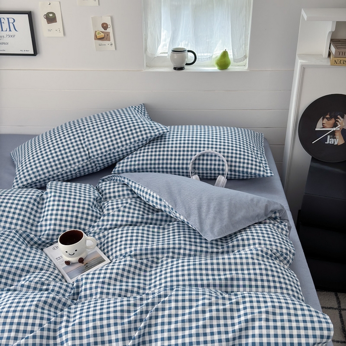 91家纺网 家纺一手货源 找家纺 可可家纺 2025新款印花卡通芦荟棉四件套亲肤床单被套三件套 蓝小格