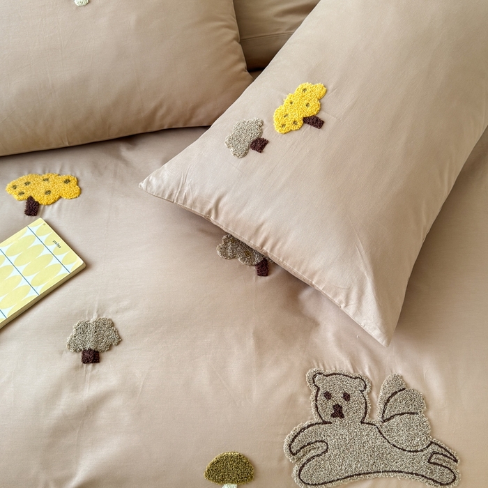 91家纺网 家纺一手货源 找家纺 锦觅家纺 2025新款卡通小清新毛巾绣全棉纯棉四件套（大版定位花型） 丛林趣事