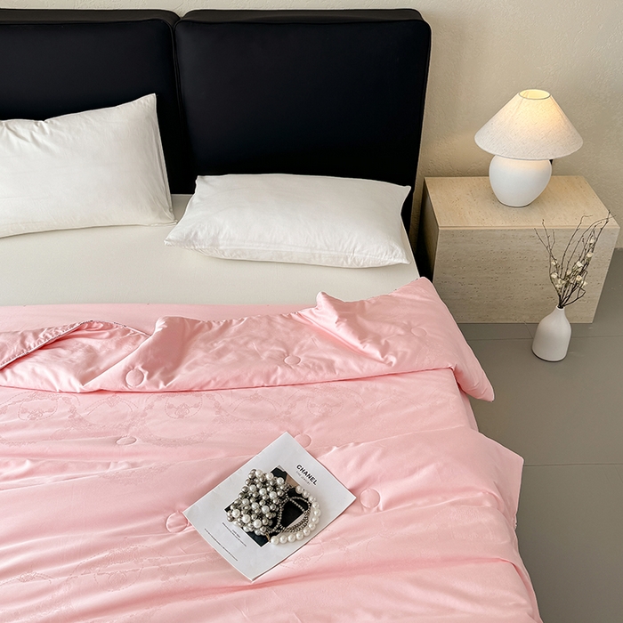 91家纺网 家纺一手货源 找家纺 茧羽世家 2025新款全棉软糯亲肤提花蚕丝夏被 如意 提花 粉