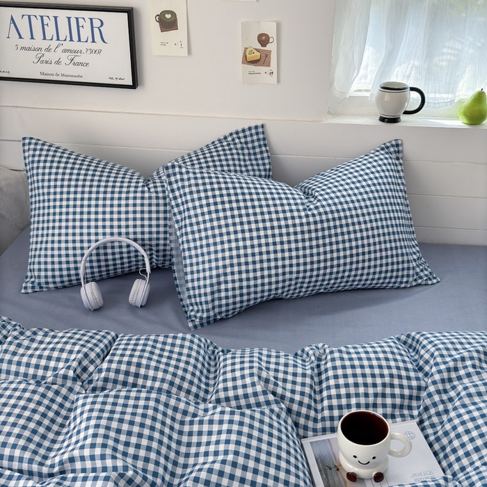 91家纺网 家纺一手货源 找家纺 可可家纺 2025新款印花卡通芦荟棉四件套亲肤床单被套三件套 蓝小格