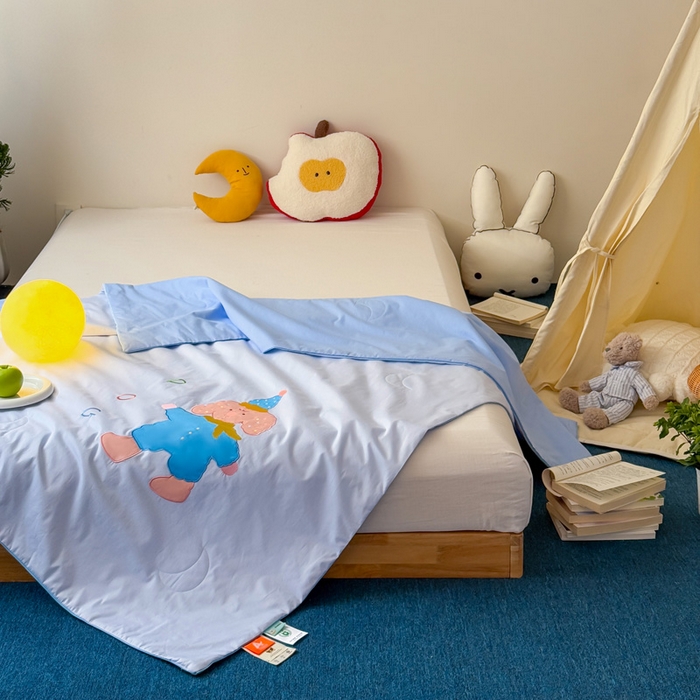 91家纺网 家纺一手货源 找家纺 2025新款快乐多巴胺纯棉夏被 蓝色彩虹小狗